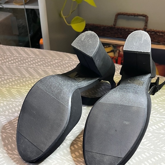 Cityclassified Black Ankle Strap Heels - Picture 3 of 4